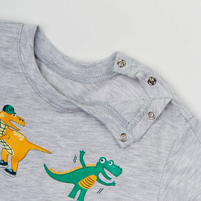 The T -shirt is nursery Lyalya